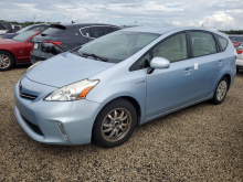Toyota Prius V 2014 Blue 1.8L