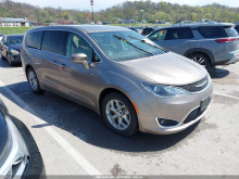Chrysler Pacifica Touring Plus 2018 Champagne 3.6L 