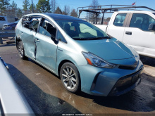 Toyota Prius V Five 2017 Teal 1.8L
