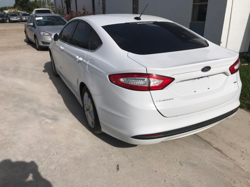 Ford Fusion Se 2015 White 2.5L