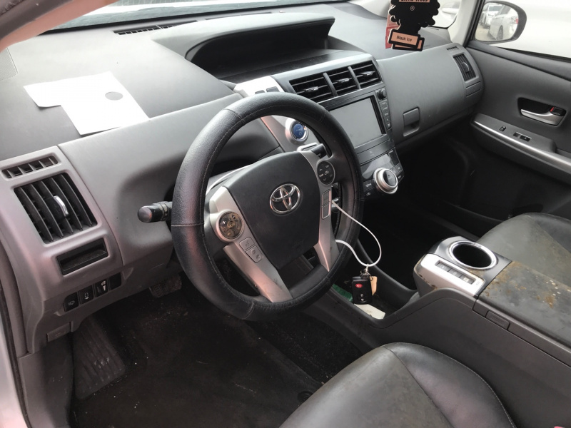 Toyota Prius V 2012 Blue 1.8L 4