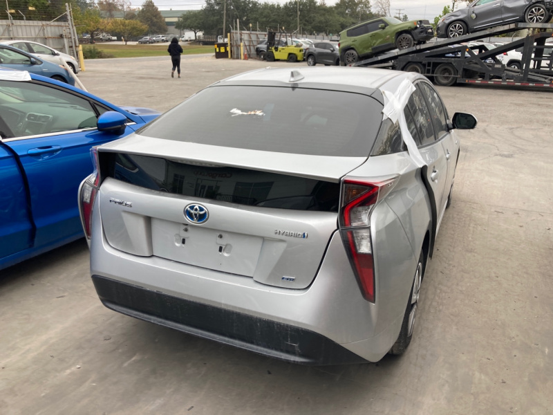 Toyota Prius 2016 Silver 1.8L 