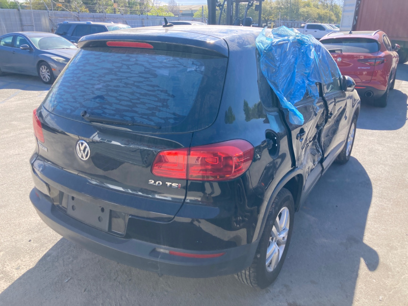 Volkswagen Tiguan S 2014 Black 2.0L