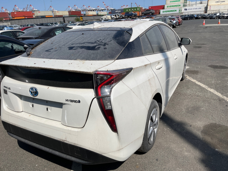Toyota Prius 2016 White 1.8L