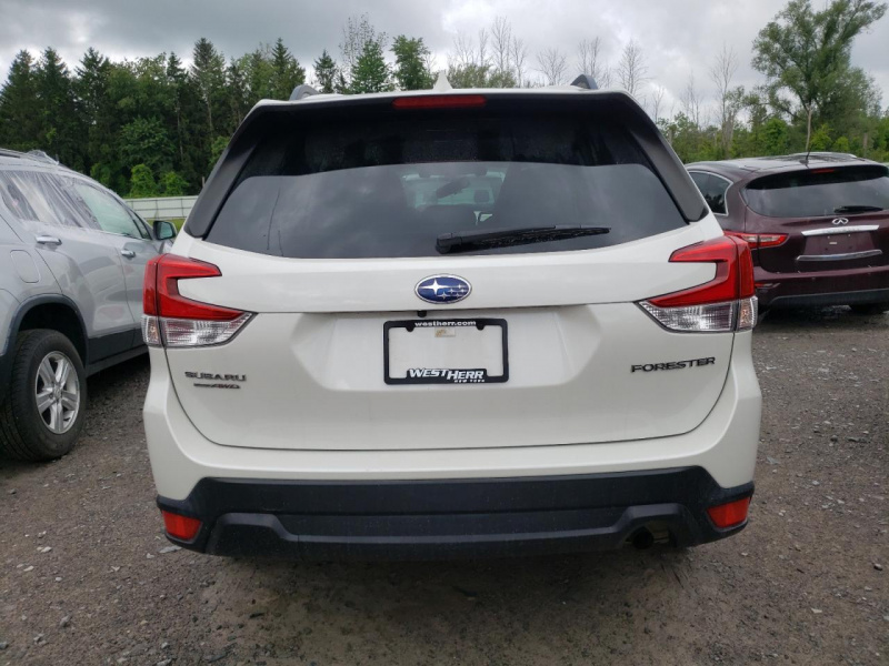 Subaru Forester Premium 2019 White 2.5L