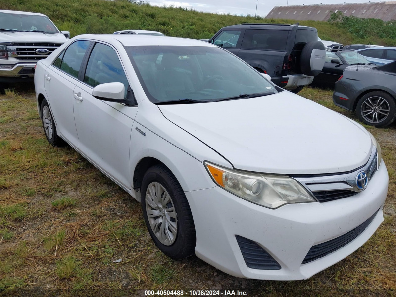 Toyota Camry Hybrid Le 2014 White 2.5L