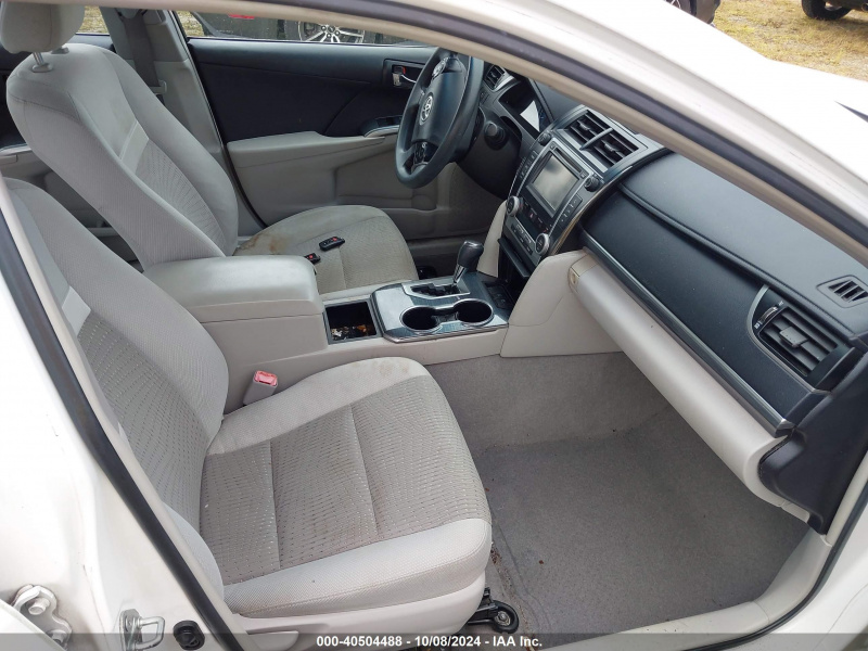 Toyota Camry Hybrid Le 2014 White 2.5L
