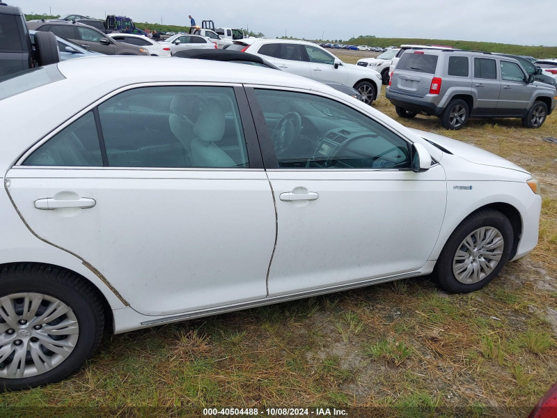 Toyota Camry Hybrid Le 2014 White 2.5L