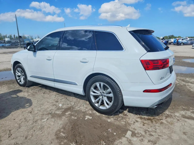Audi Q7 Premium 2017 White 2.0L