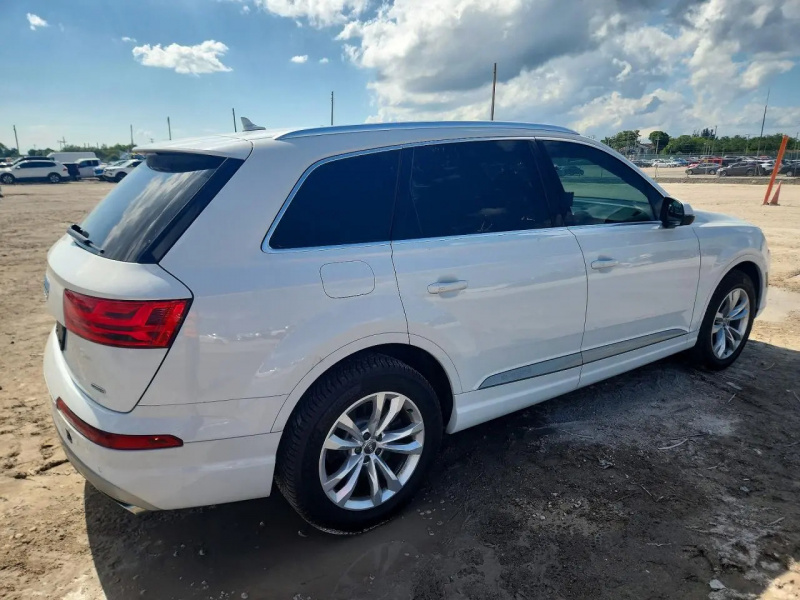 Audi Q7 Premium 2017 White 2.0L