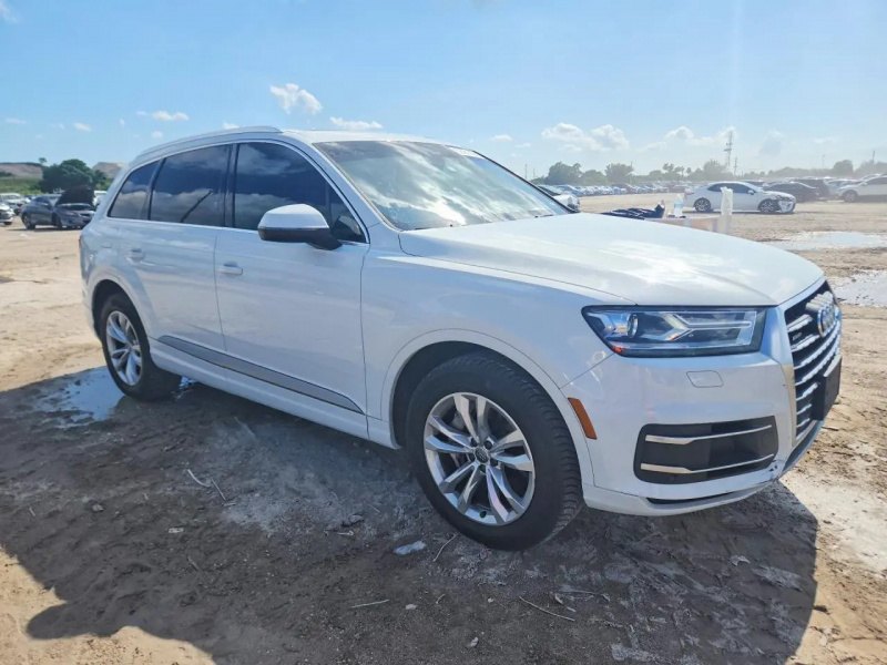 Audi Q7 Premium 2017 White 2.0L