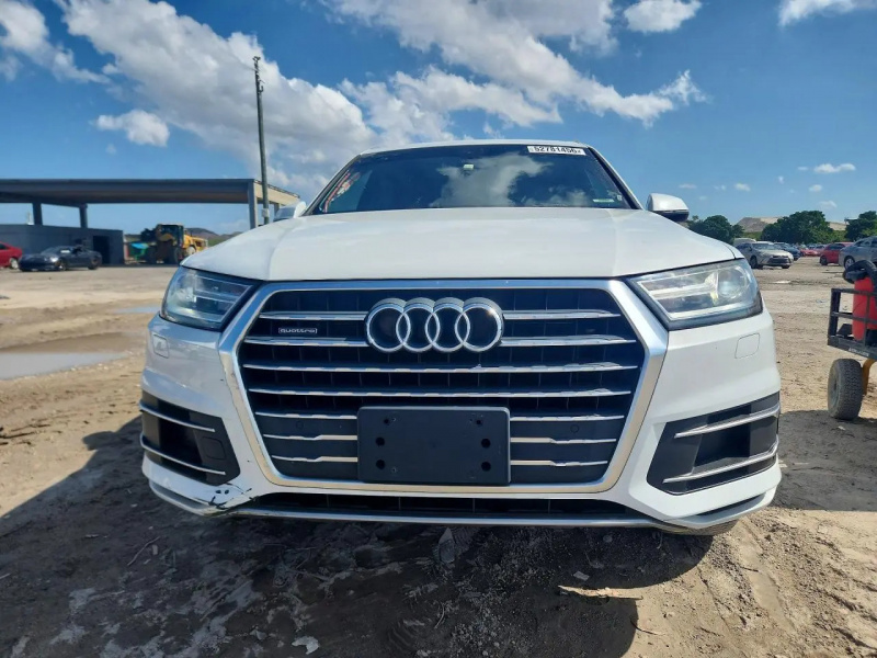 Audi Q7 Premium 2017 White 2.0L
