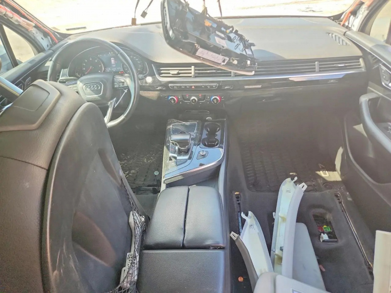 Audi Q7 Premium 2017 White 2.0L