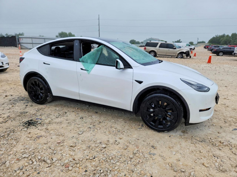 Tesla Model Y 2021 White