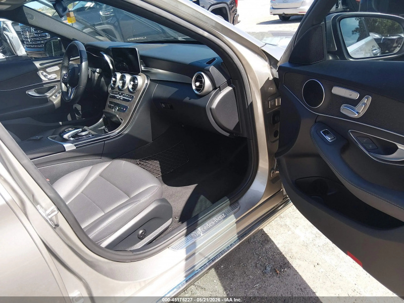 Mercedes-Benz C 300 2019 Silver 2.0L