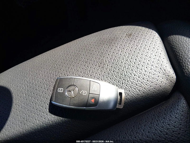 Mercedes-Benz C 300 2019 Silver 2.0L