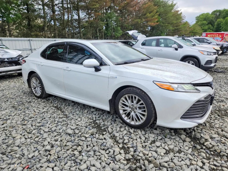 Toyota Camry Xle 2020 White 2.5L