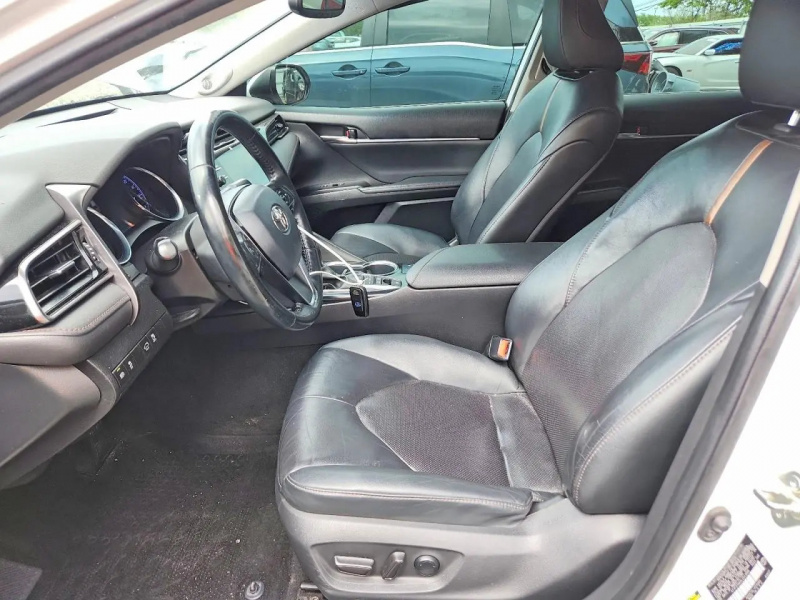 Toyota Camry Xle 2020 White 2.5L
