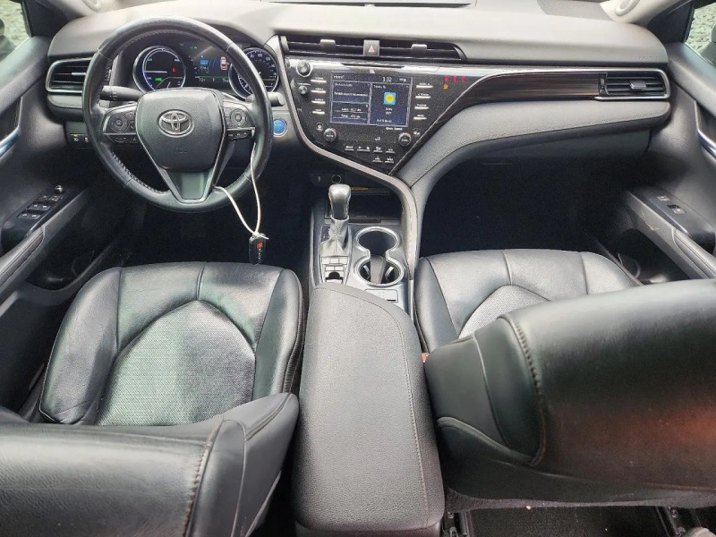 Toyota Camry Xle 2020 White 2.5L