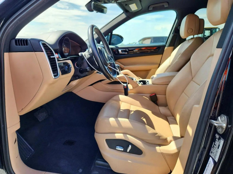 Porsche Cayenne 2020 Black 3.0L