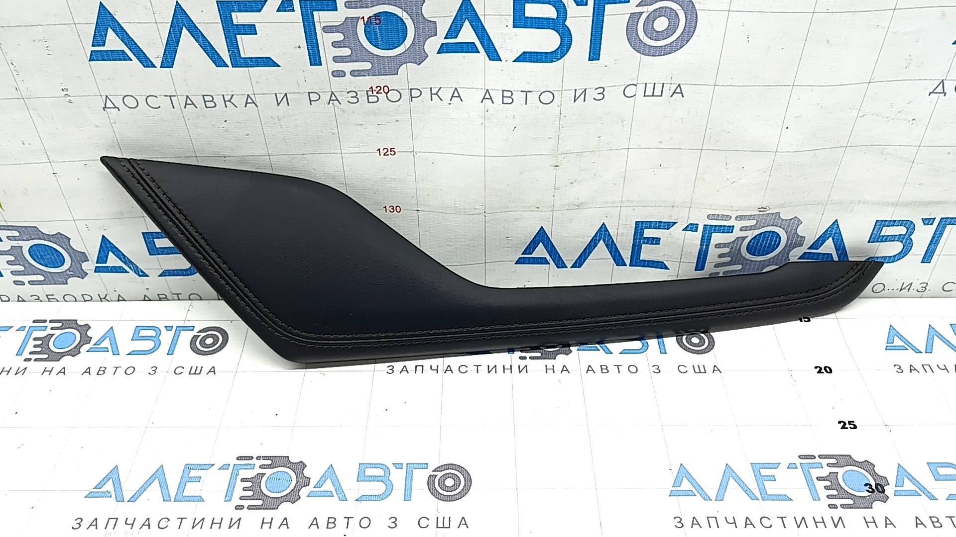 Накладка центральной консоли боковая правая Mazda CX-5 17-25