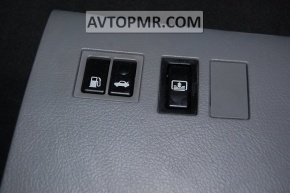 Кнопки открытия лючка бензобака и багажника Toyota Avalon 05-12
