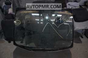 Лобовое стекло Toyota Prius 30 10-15 скол справа и расслаивается по краям