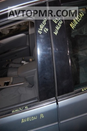 Накладка двері бічна перед лев Toyota Avalon 05-12