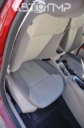 Пасажирське сидіння Ford Focus mk3 11-14 дорест, без airbag, механіч, ганчірка сіра
