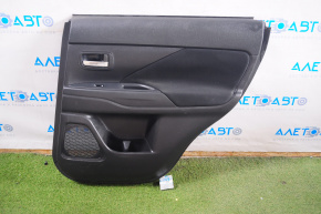 Обшивка двери карточка задняя правая Mitsubishi Outlander 14-21 черн с черн вставкой тряпка