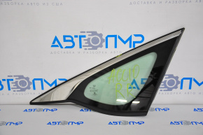 Форточка глухое стекло задняя правая Honda Accord 18-22 надрыв резинок, царапины на стекле