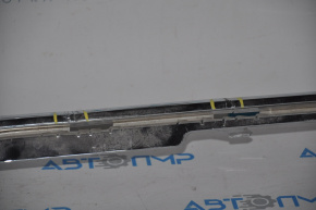 Обрамлення решітки радіатора лев Lincoln MKC 15- хром, дефект