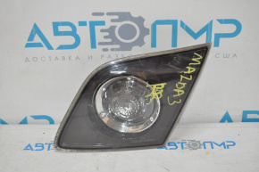 Ліхтар внутрішній кришка багажника правий Mazda3 03-08 HB рест