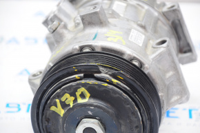 Компресор кондиціонера Toyota Camry v70 18- зламаний роз'єм і надламаний шків клинить на зч