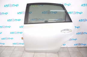 Дверь голая задняя левая Toyota Prius V 12-17 серебро