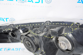Фара передняя левая Toyota Sienna 11-20 голая сломан корпус, нет креплений, царапины