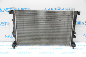 Радиатор охлаждения вода Chrysler 200 15-17