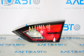Фонарь внутренний крышка багажника правый Nissan Altima 19-