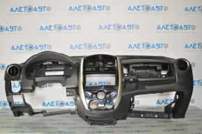 Торпедо передня панель з airbag Nissan Versa Note 13-16 дорест, подряпина
