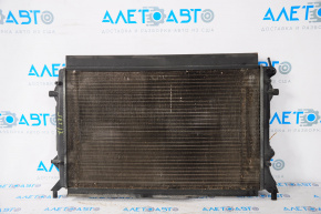 Радиатор охлаждения вода VW Jetta 11-15 USA 2.0 2.5 АКПП