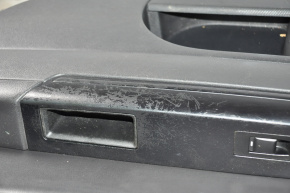 Обшивка двери карточка передняя правая Jeep Compass 11-16 черн затерта ручка