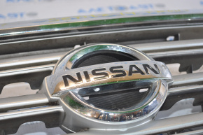 Решетка радиатора grill со значком Nissan Sentra 13-15 дорест мелкие царап, царап на значке