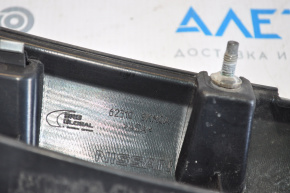 Решетка радиатора grill с значком Nissan Versa 15-19 usa рест