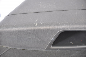 Обшивка двери карточка задняя правая Hyundai Veloster 12-17 черн с черн вставкой пластик, подлокотник пластик, царапины