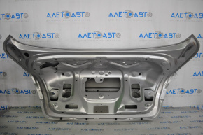 Кришка багажника Infiniti Q50 14-17 срібло K23, надірвана біля кріплень молдинга стусана