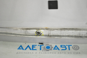 Крышка багажника Infiniti Q50 14-17 серебро K23, надорвана возле креплений молдинга тычки