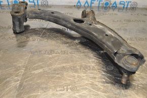 Рычаг нижний передний левый Mazda3 14-18 BM порван сайлент и пыльник