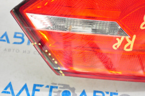 Ліхтар внутрішній кришка багажника правий VW Jetta 11-14 USA тріщина