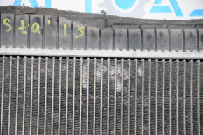 Радиатор охлаждения вода Ford Fiesta 11-19 1.6 примяты соты