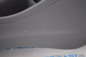 Консоль центральная подлокотник и подстаканники Toyota Prius V 12-14 темно-серый, потёрт